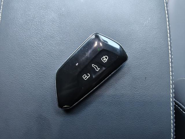 Volkswagen ID.6 2022 thumb 9