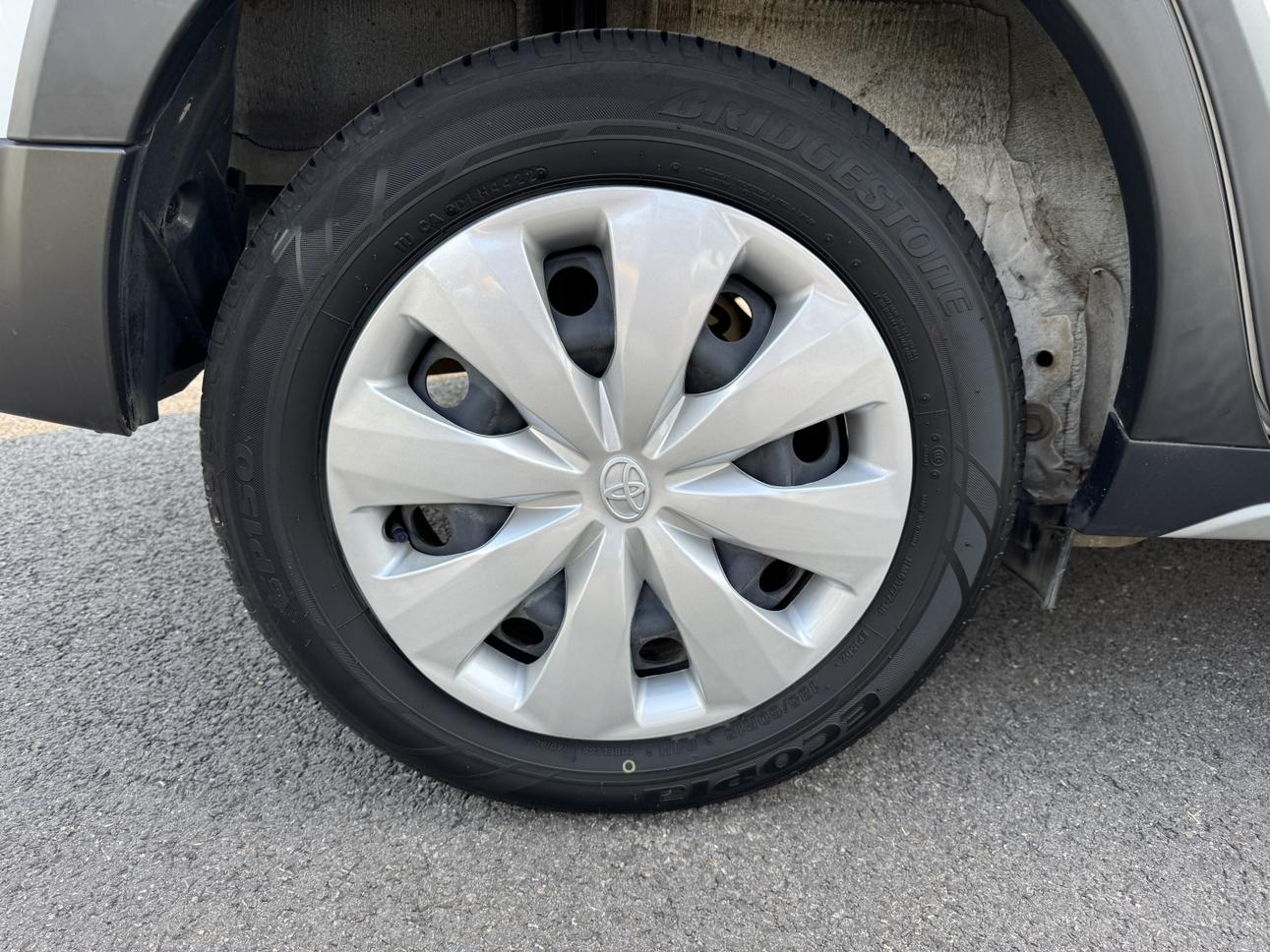Toyota Yaris 2022 thumb 7
