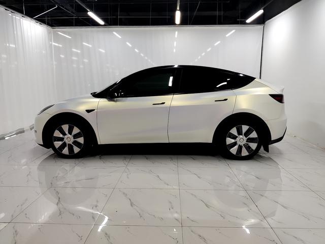 Tesla Model Y 2022 thumb 2