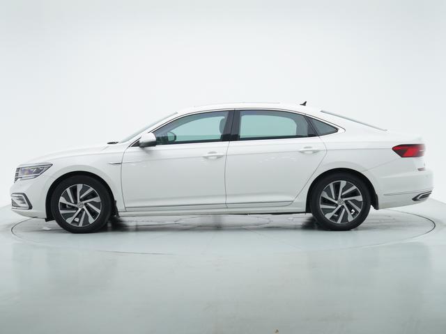Volkswagen Passat 2019 thumb 2