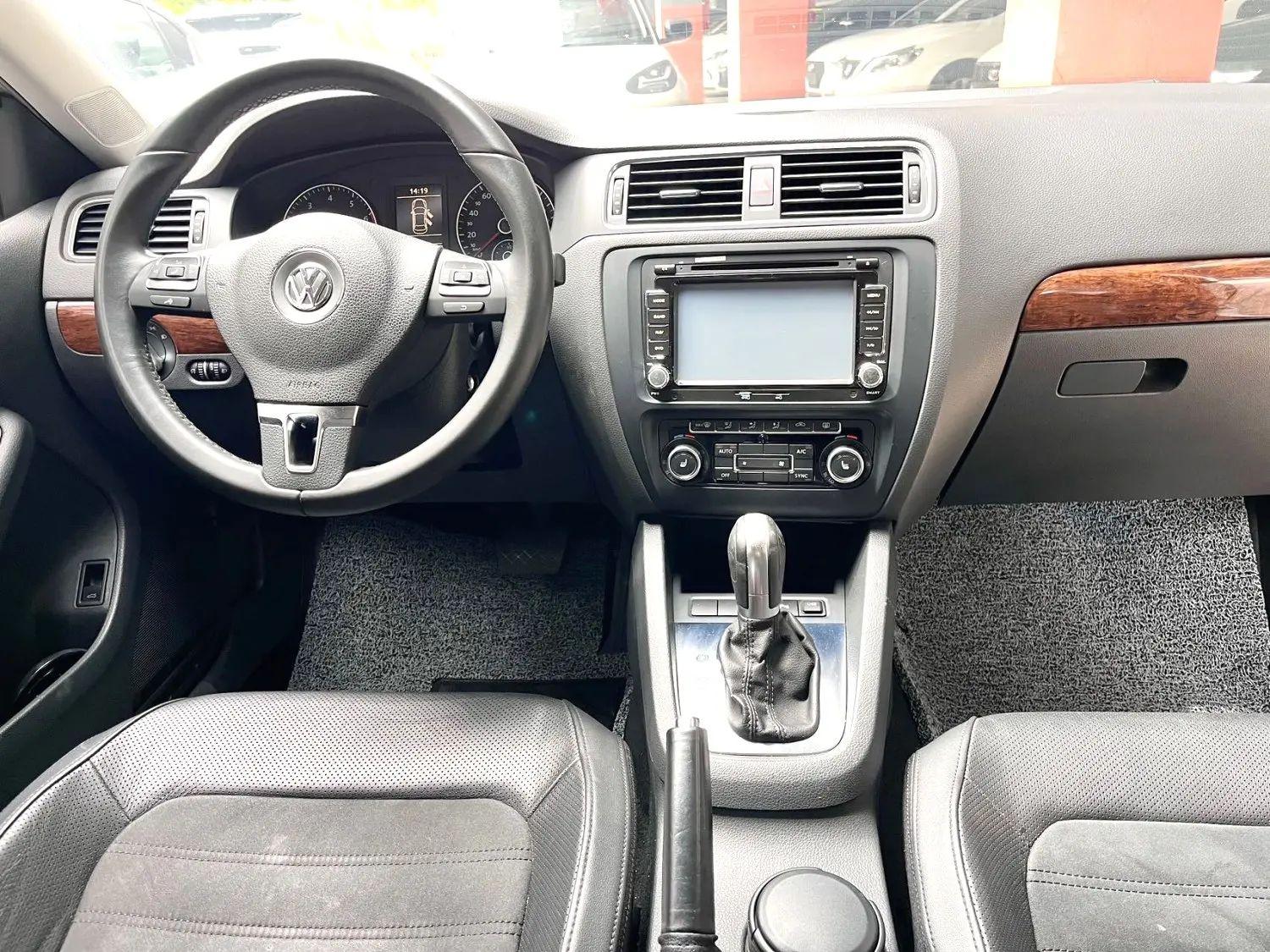 Volkswagen Sagitar 2014 thumb 6