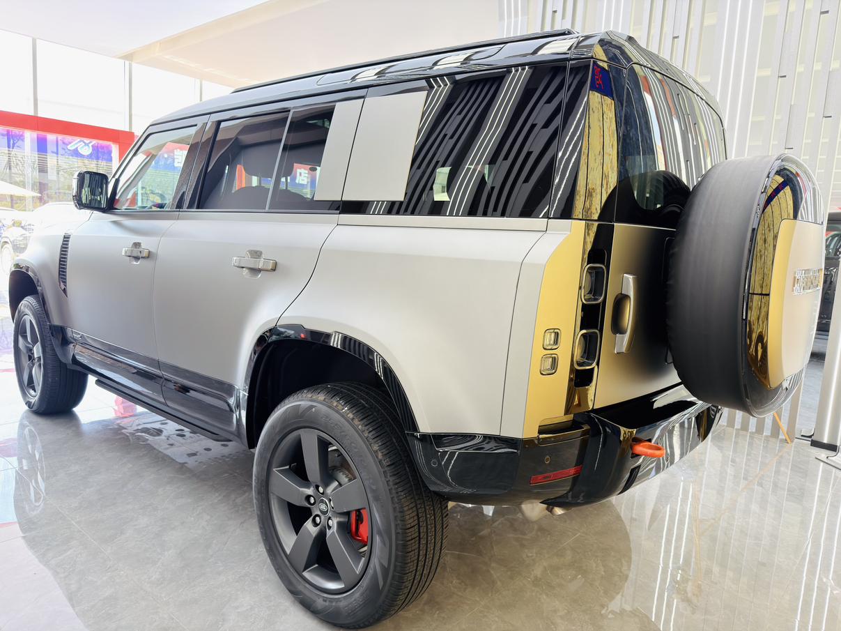 Land Rover Defender 2025 thumb 2