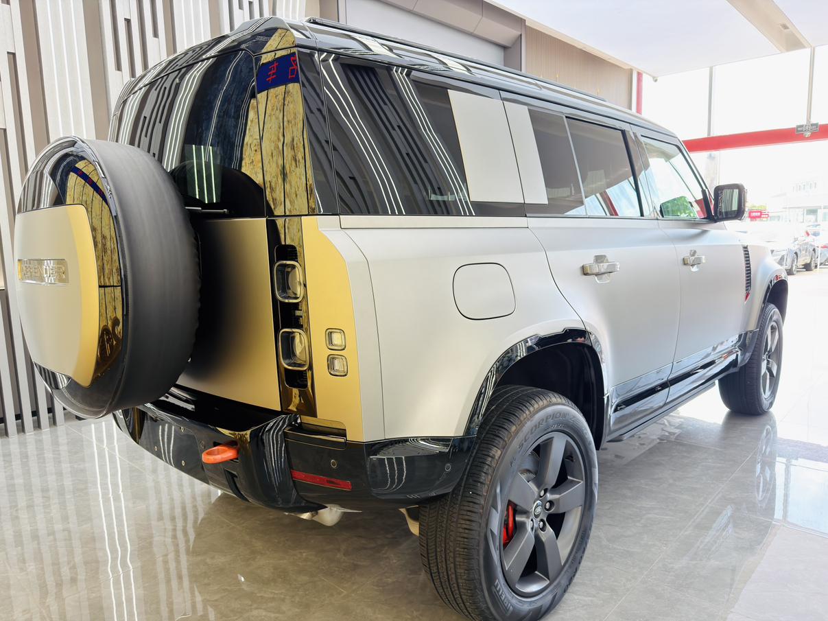 Land Rover Defender 2025 thumb 3