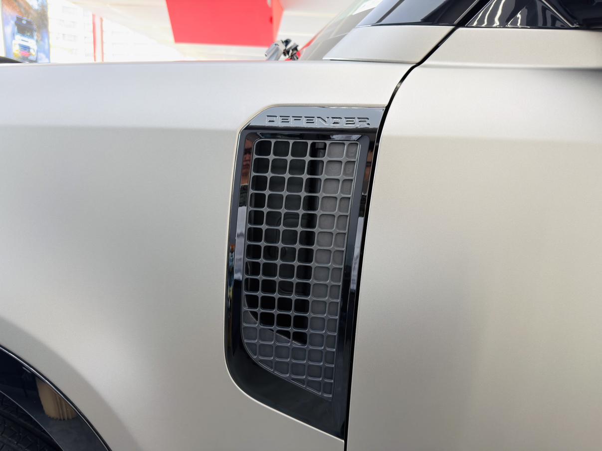 Land Rover Defender 2025 thumb 9