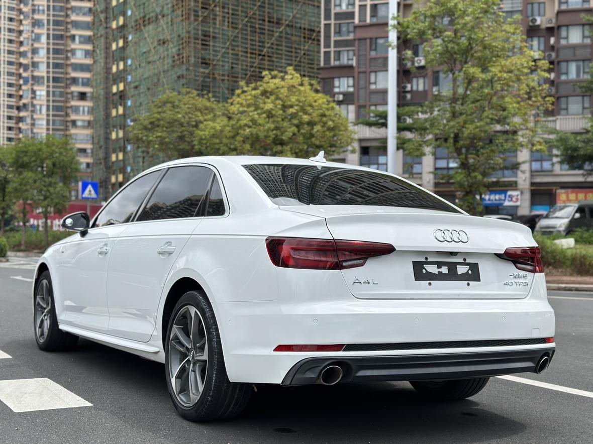 Audi A4 2018 thumb 3