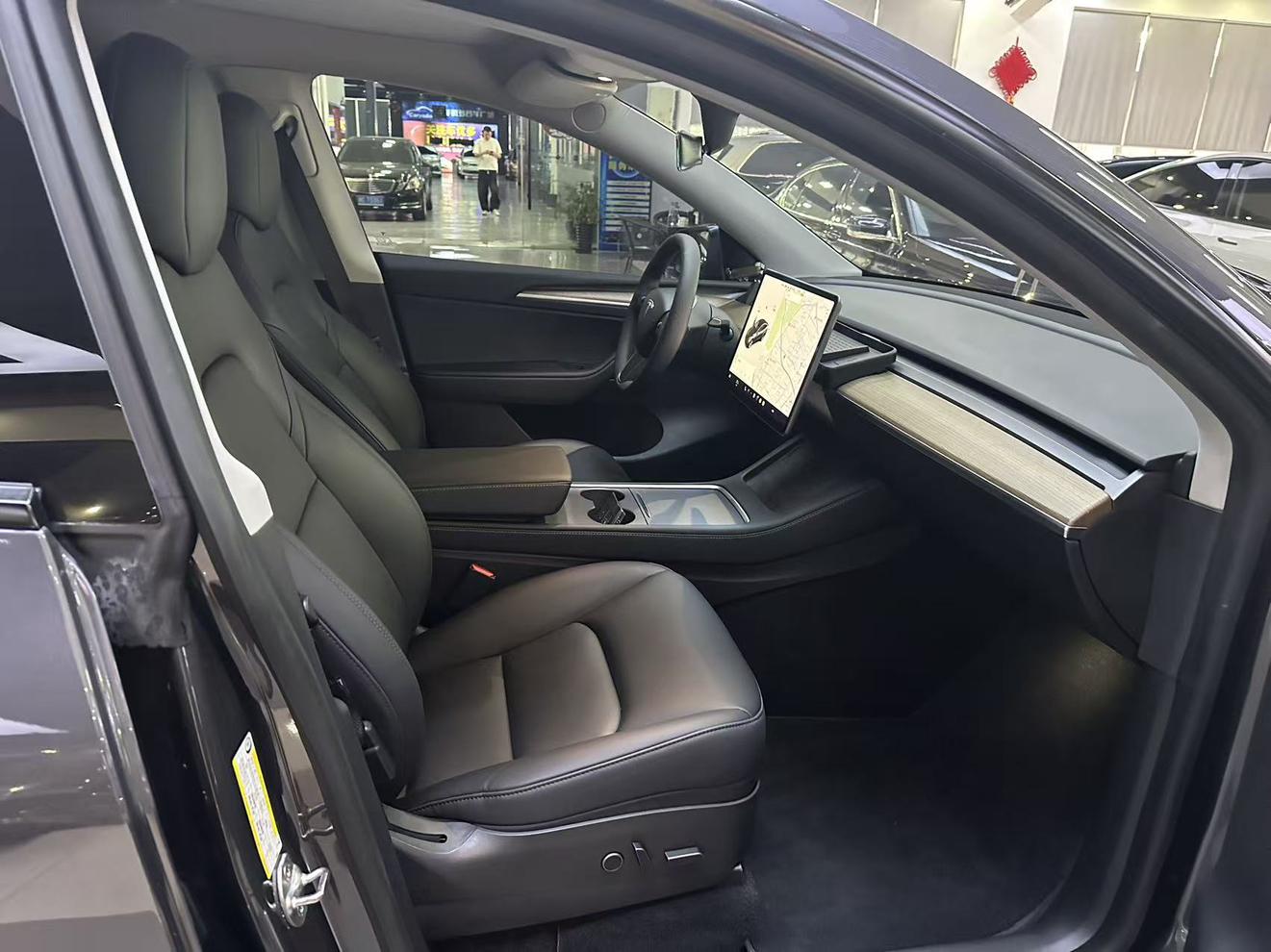 Tesla Model Y 2021 thumb 11