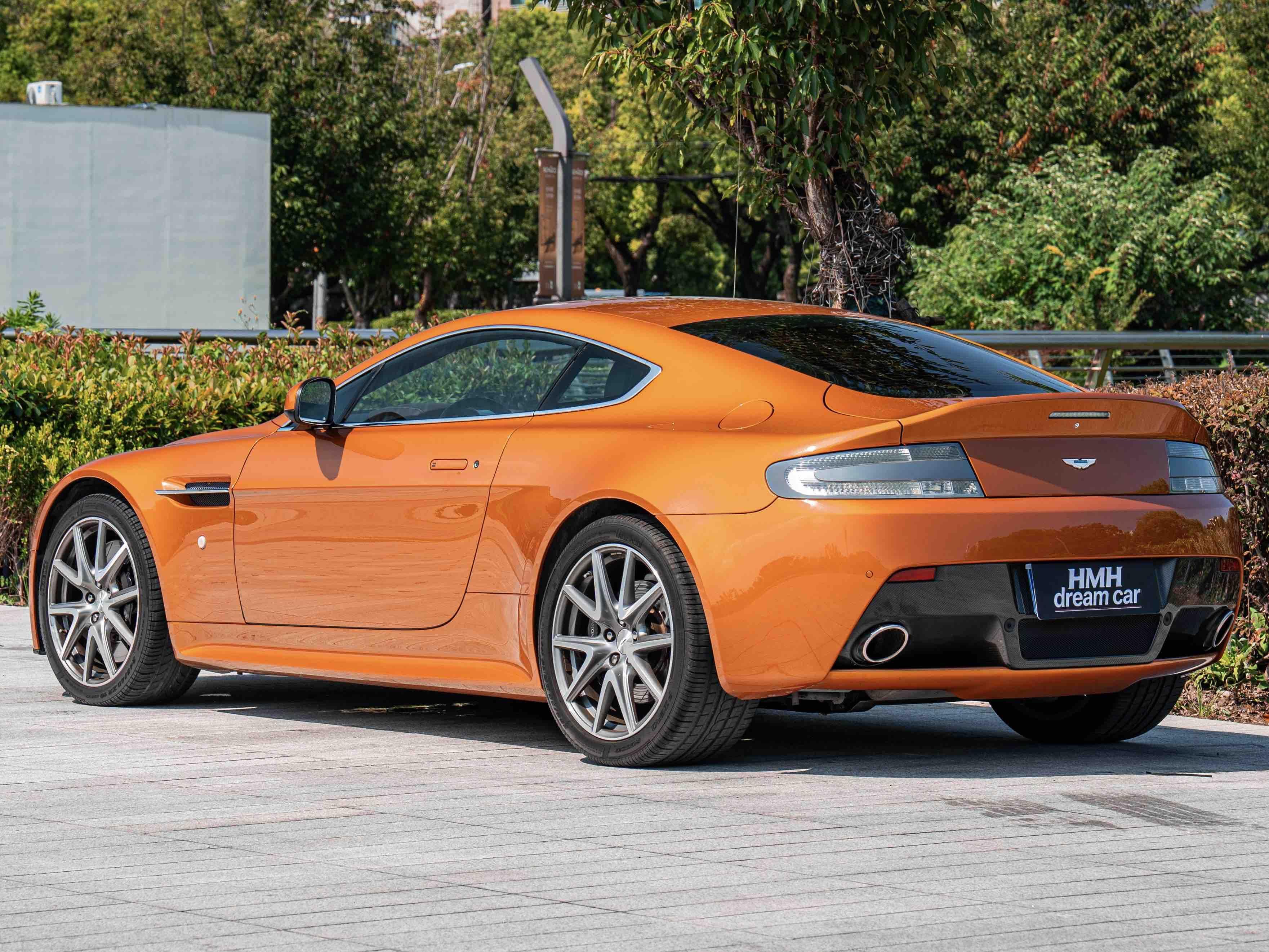 Aston Martin Vantage 4.0T V8 2012 thumb 3