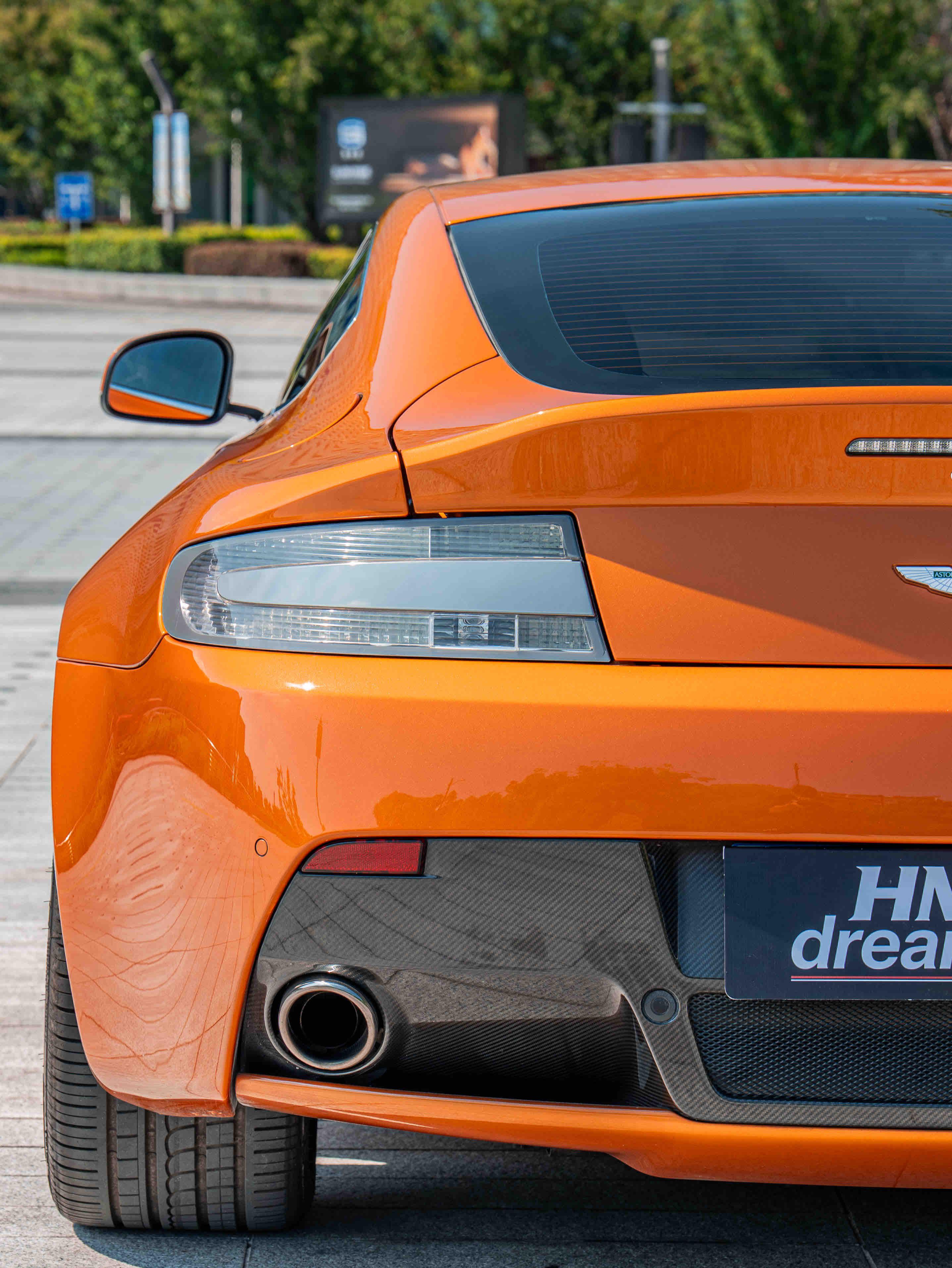 Aston Martin Vantage 4.0T V8 2012 thumb 5