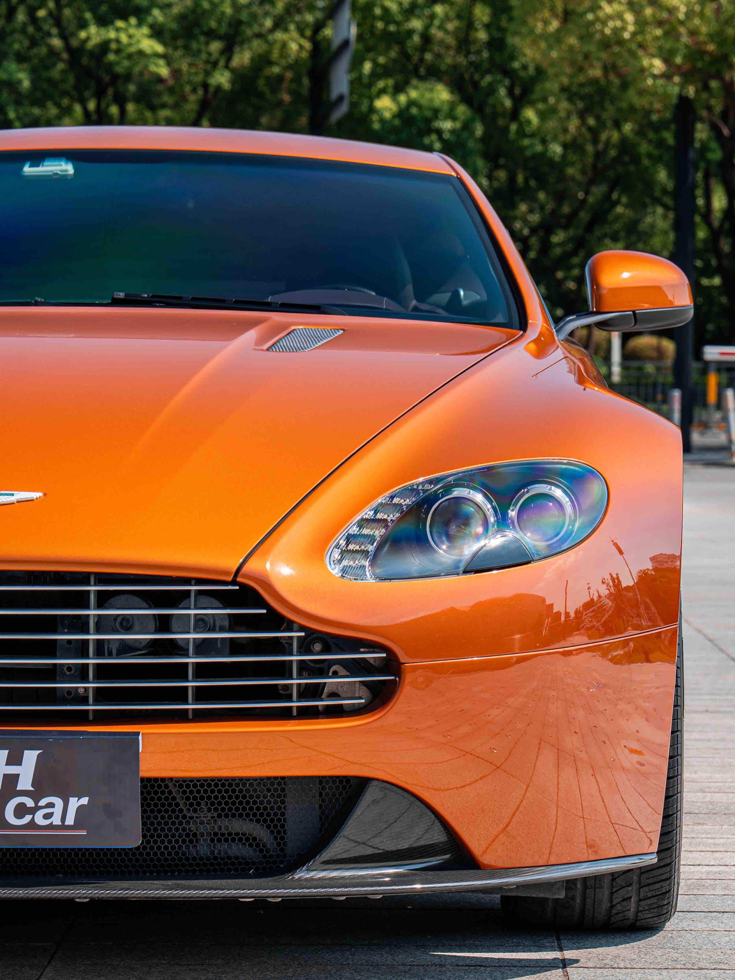 Aston Martin Vantage 4.0T V8 2012 thumb 8