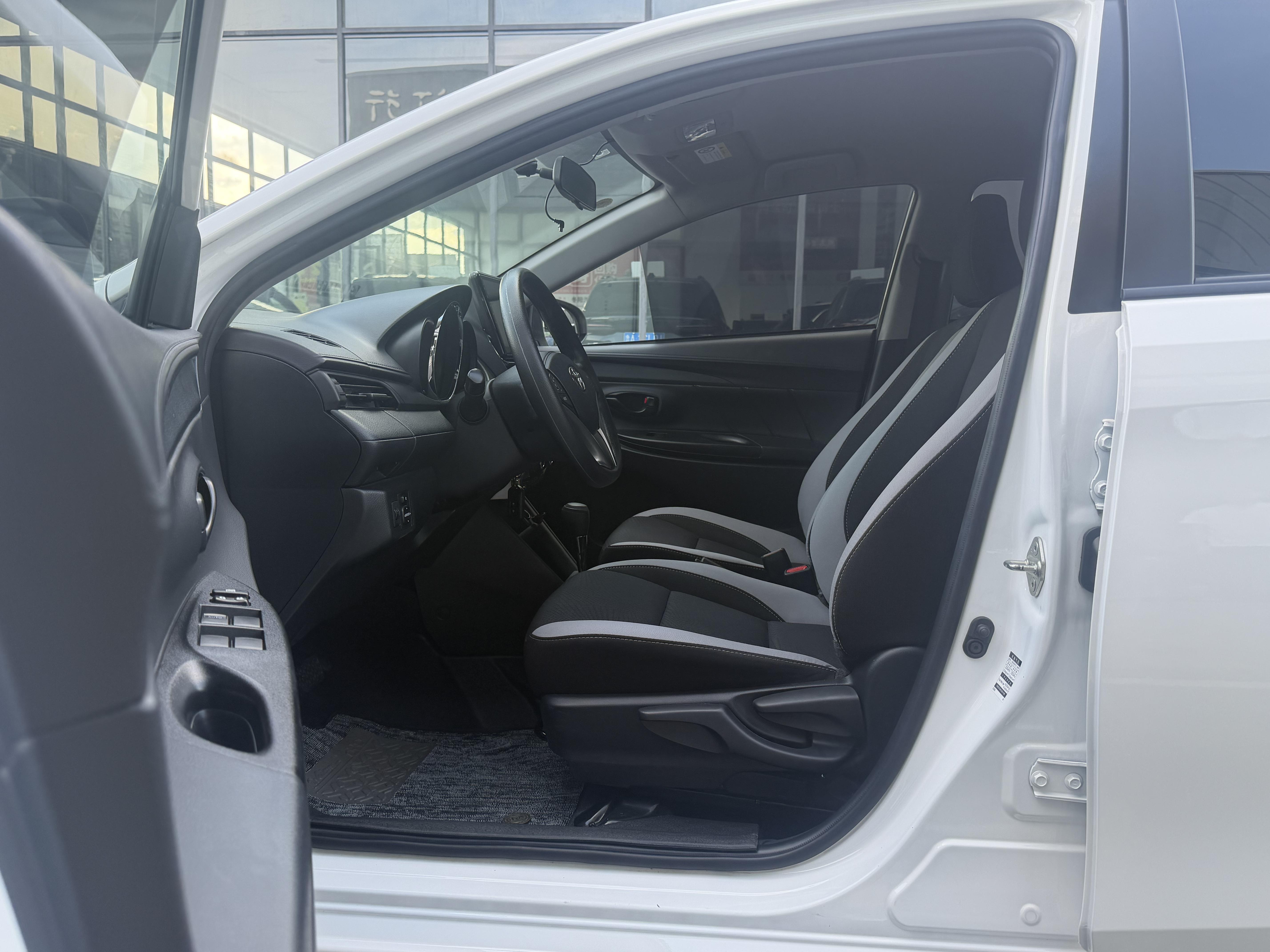 Toyota Yaris 2022 thumb 9