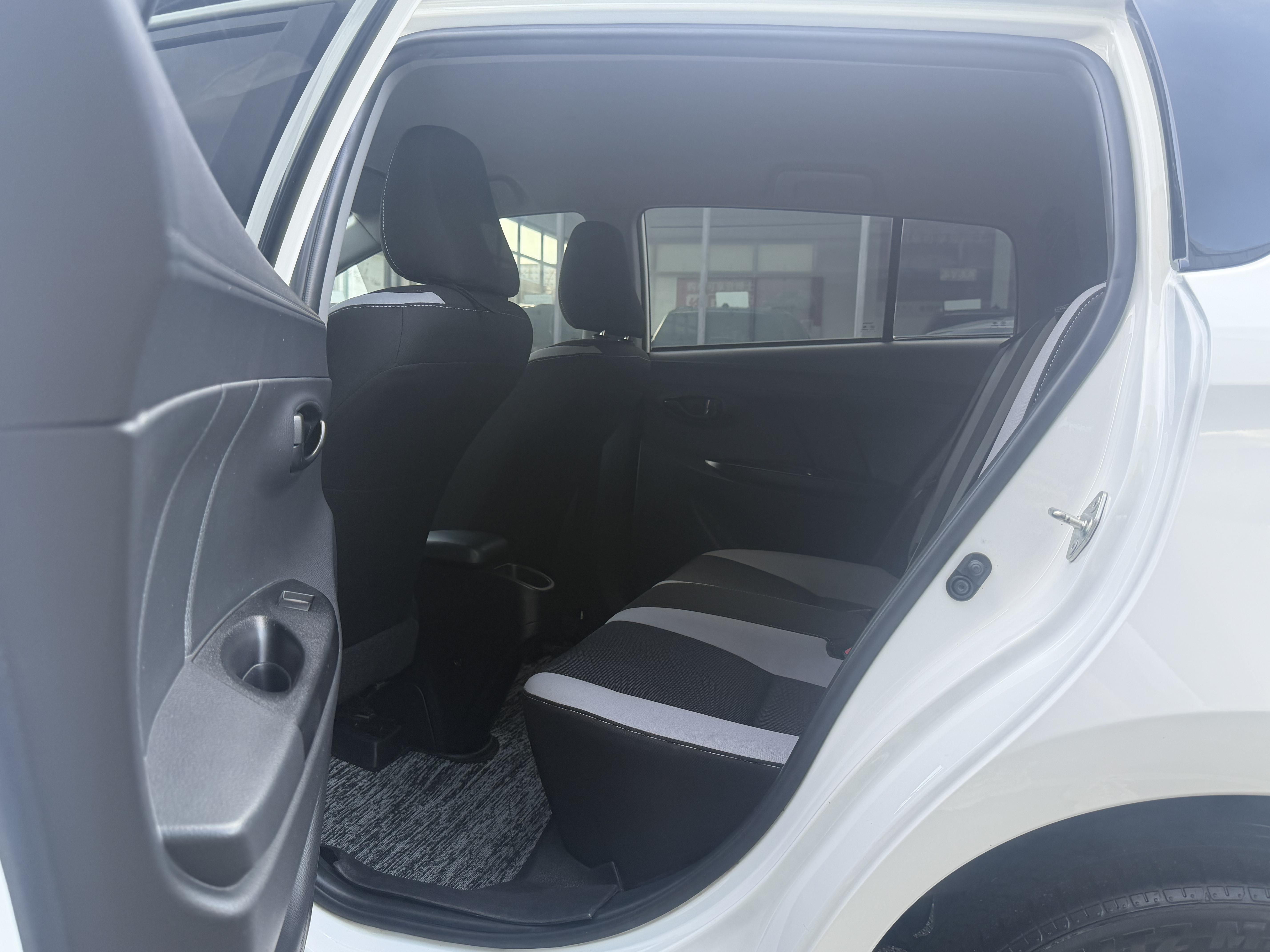 Toyota Yaris 2022 thumb 10