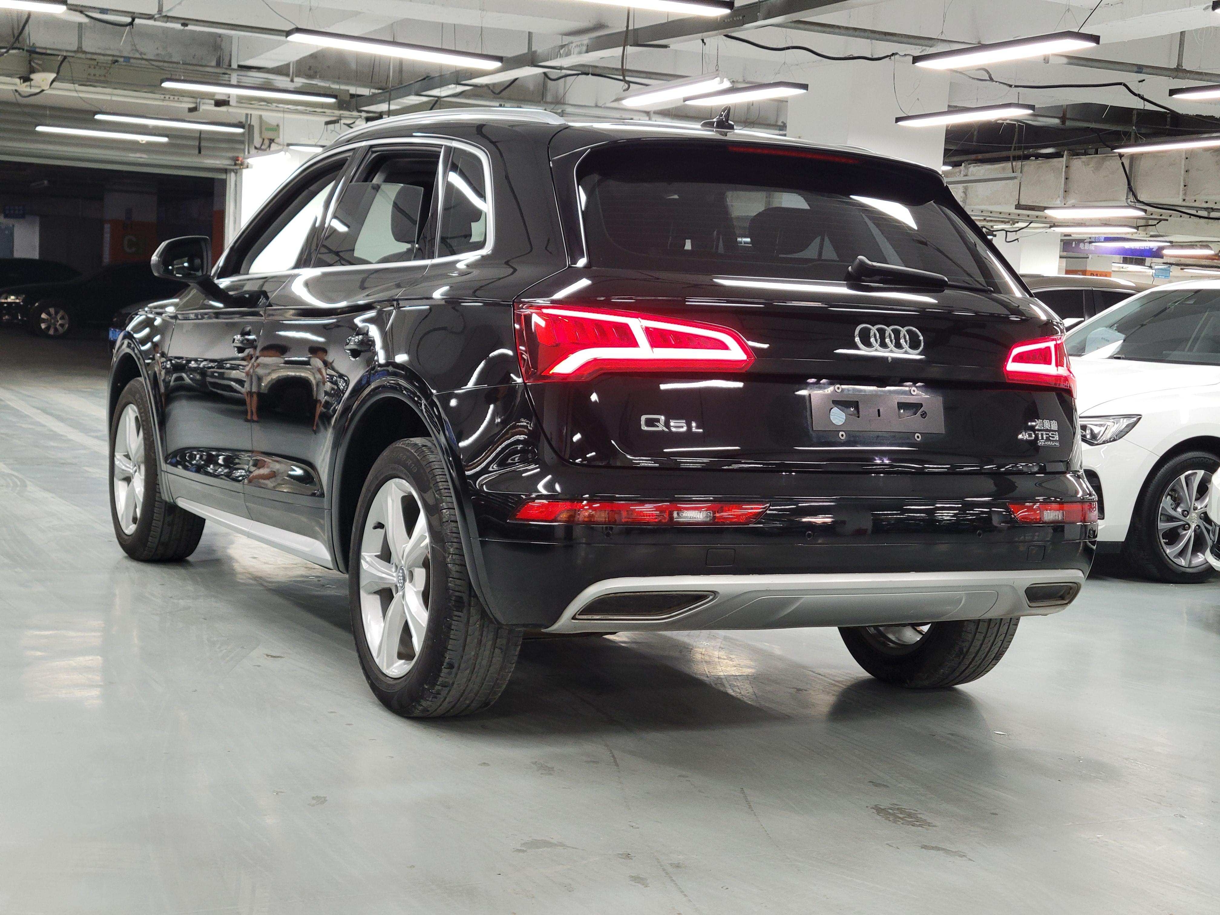 Audi Q5 2018 thumb 2