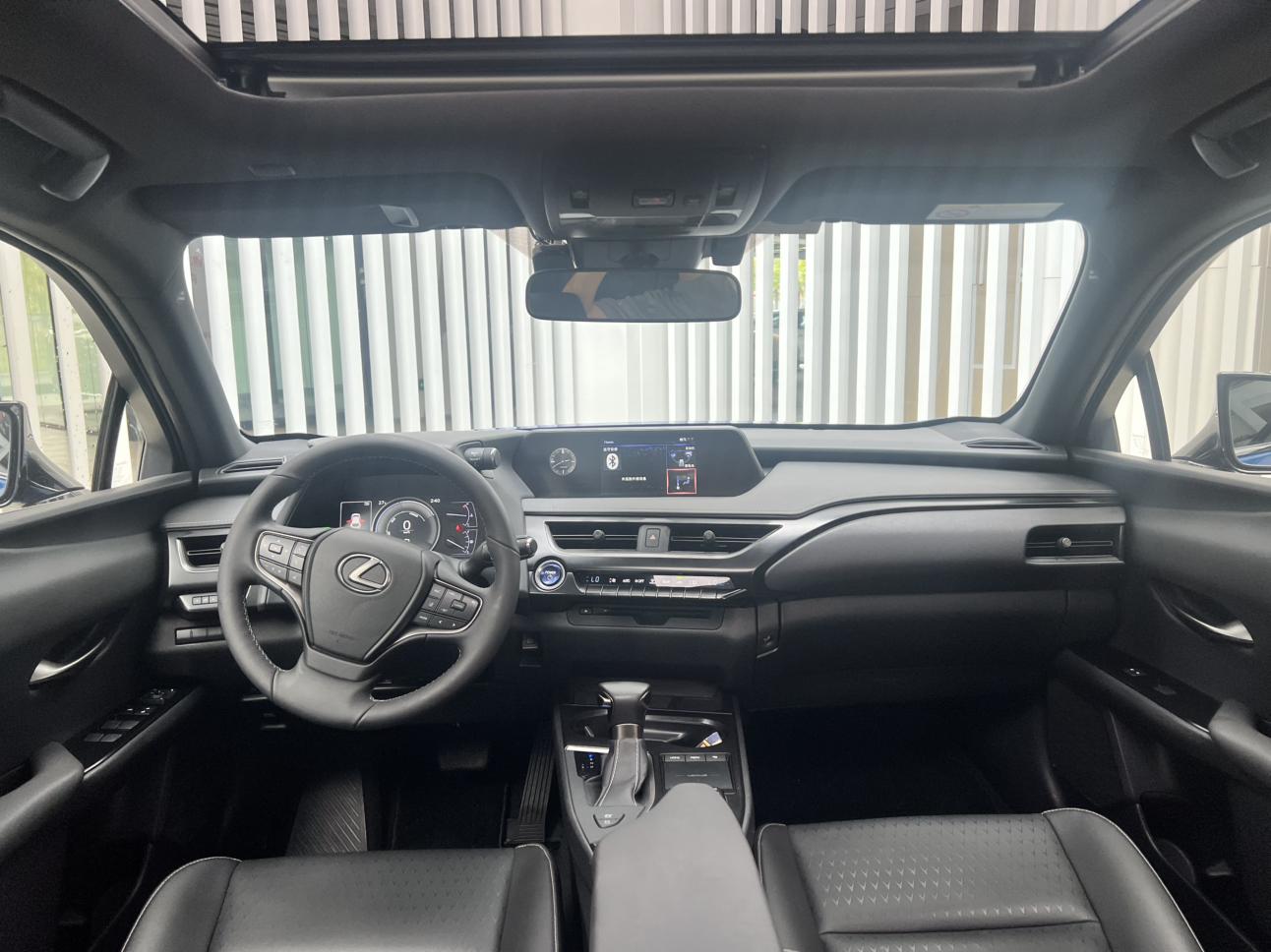 Lexus UX 2020 thumb 4