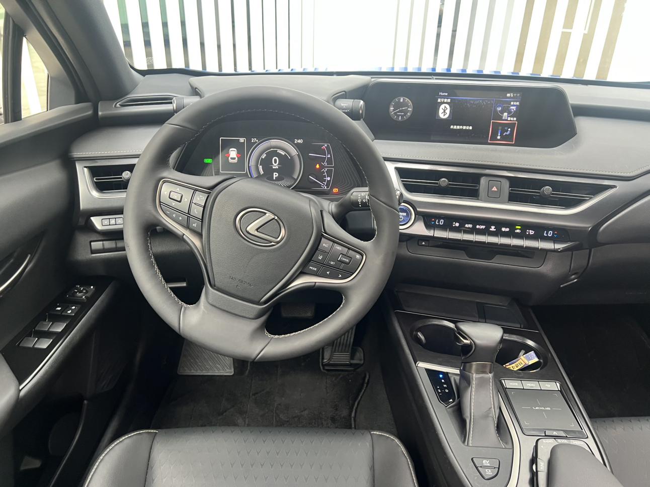 Lexus UX 2020 thumb 6