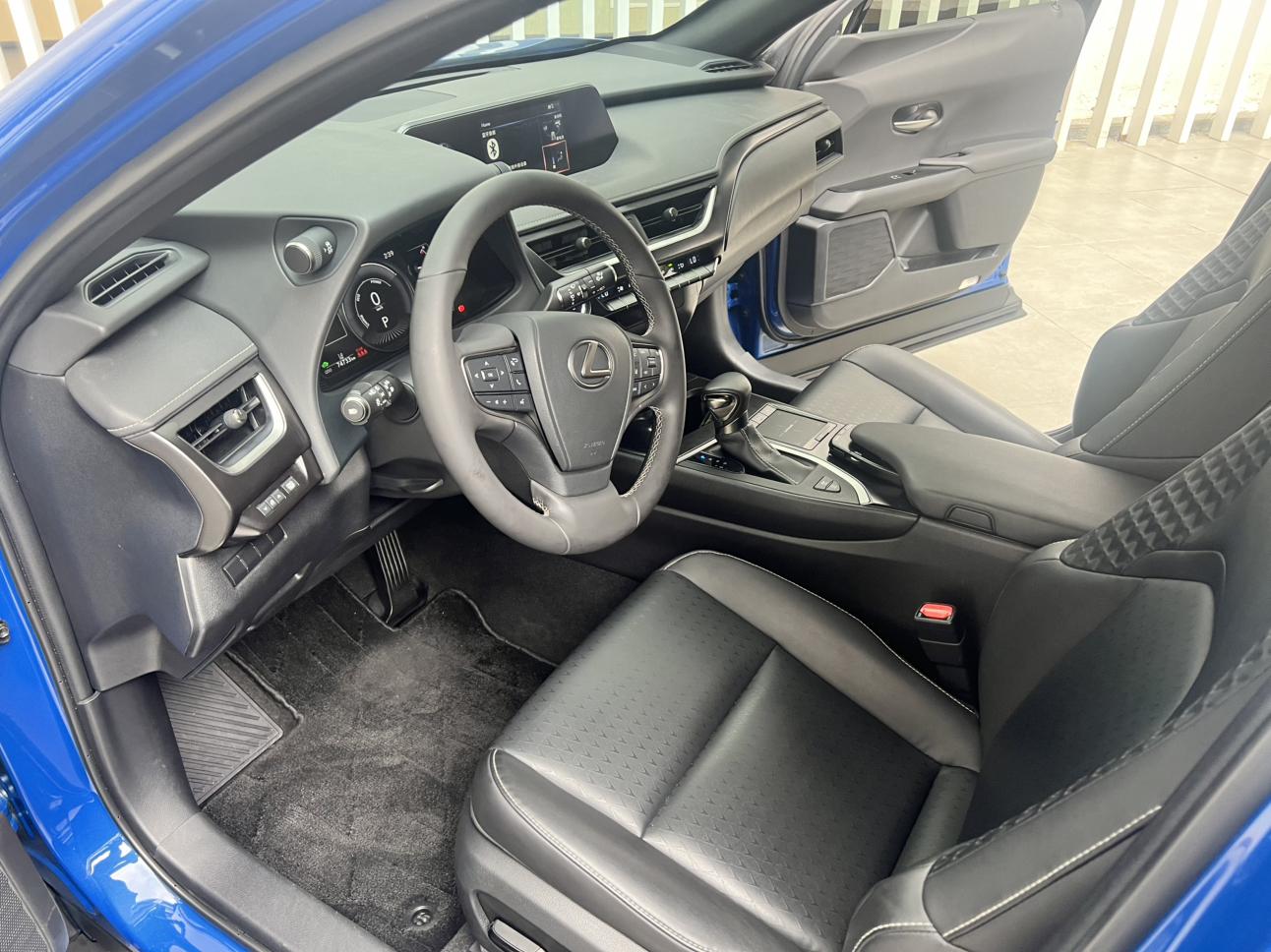 Lexus UX 2020 thumb 7
