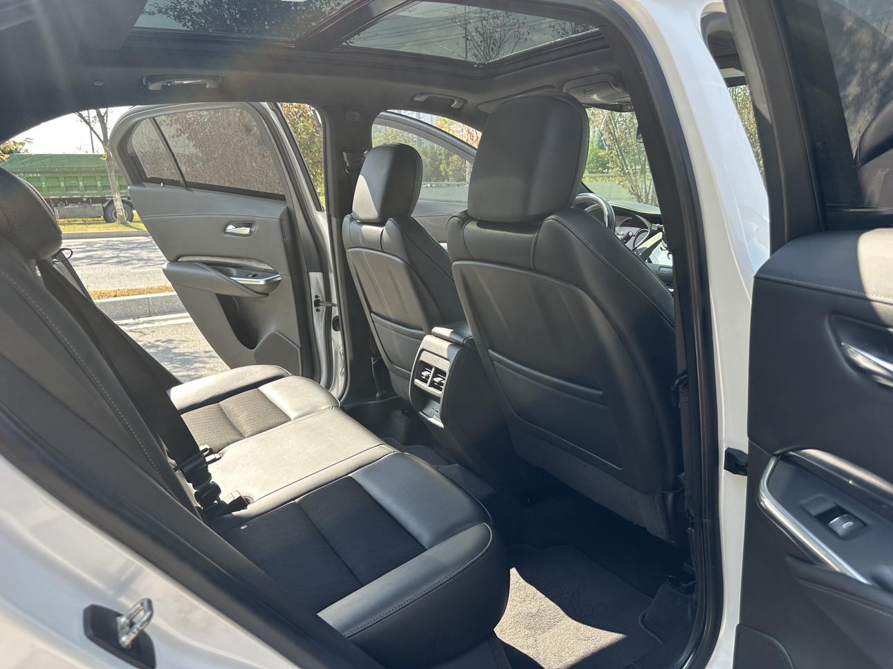 Cadillac XT4 2018 thumb 11