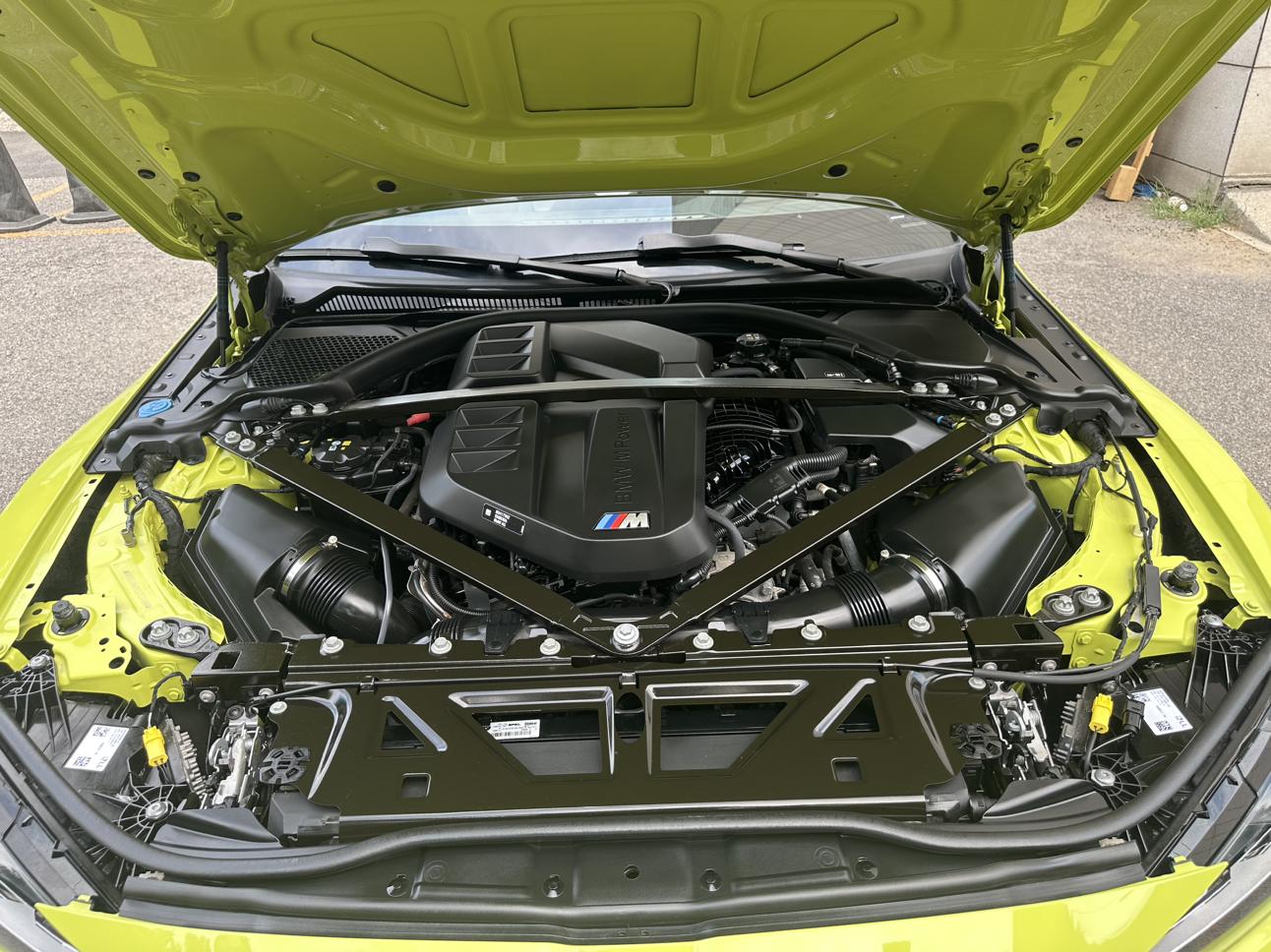 BMW M4 2024 thumb 4