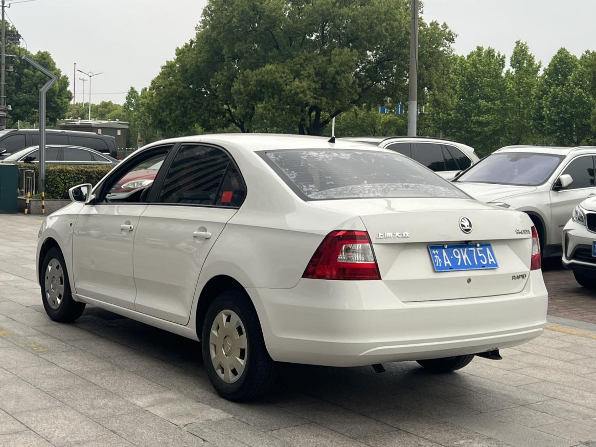 Skoda Xin Rui 2015 thumb 3