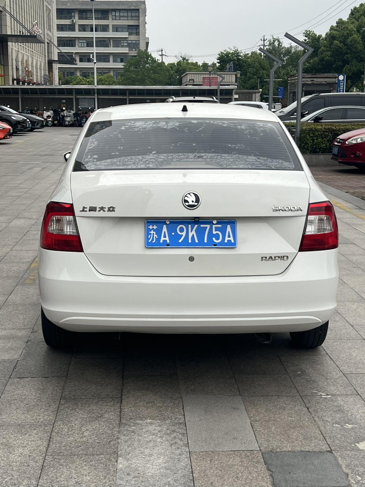 Skoda Xin Rui 2015 thumb 4