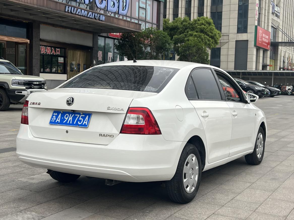 Skoda Xin Rui 2015 thumb 5