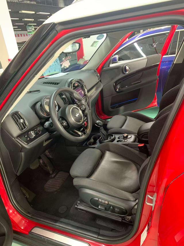 Mini Countryman 2018 thumb 10