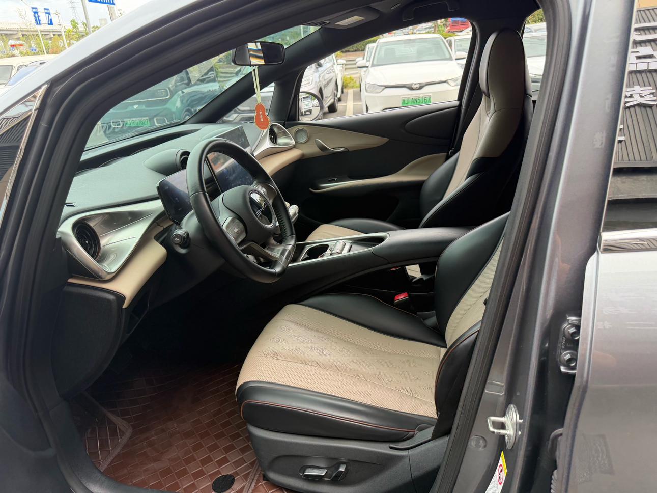 BYD Dolphin 2023 thumb 11