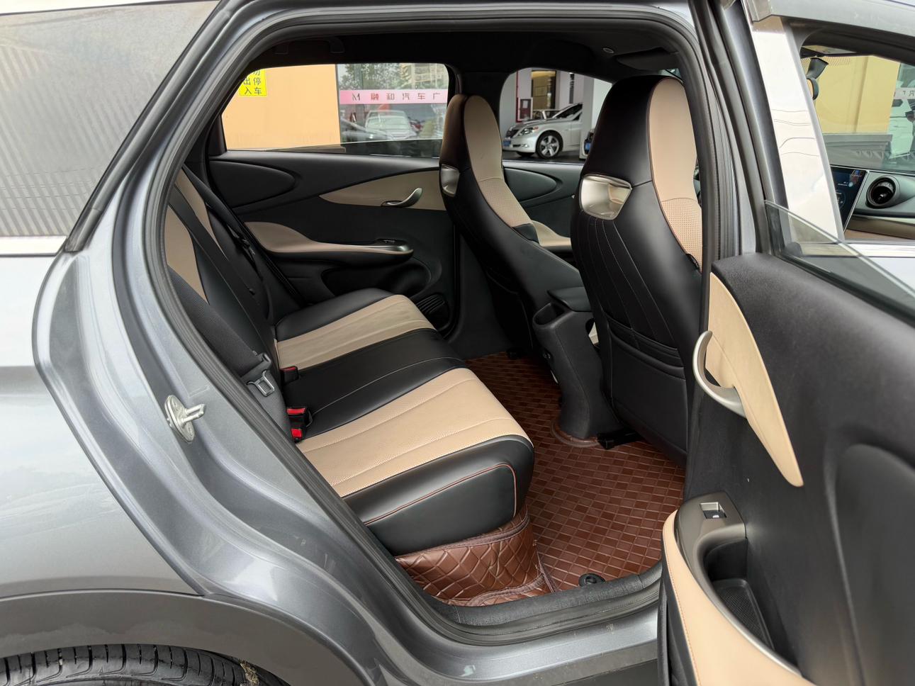 BYD Dolphin 2023 thumb 12