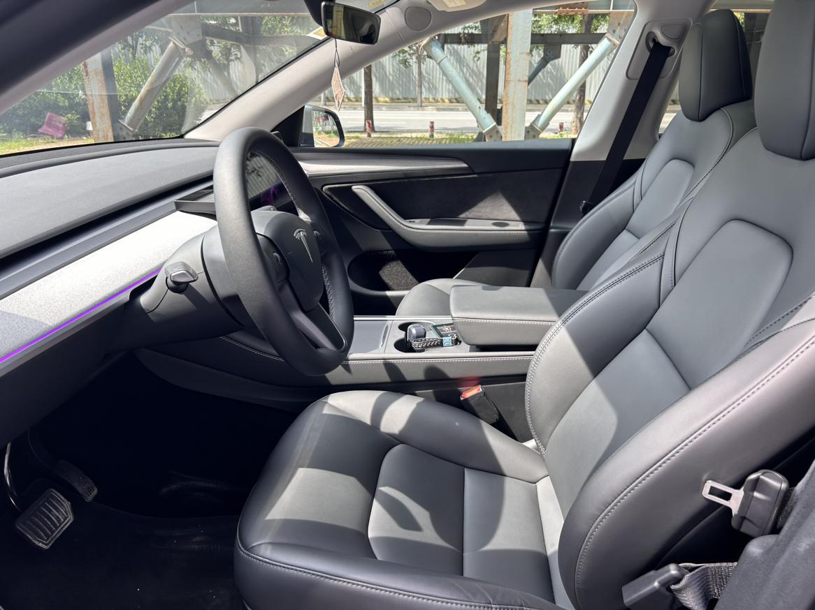 Tesla Model Y 2024 thumb 8