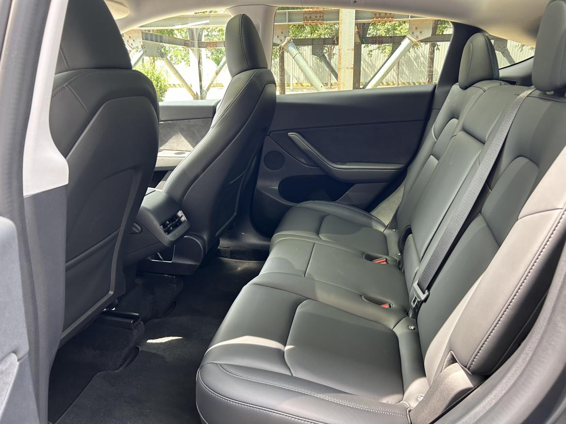 Tesla Model Y 2024 thumb 9