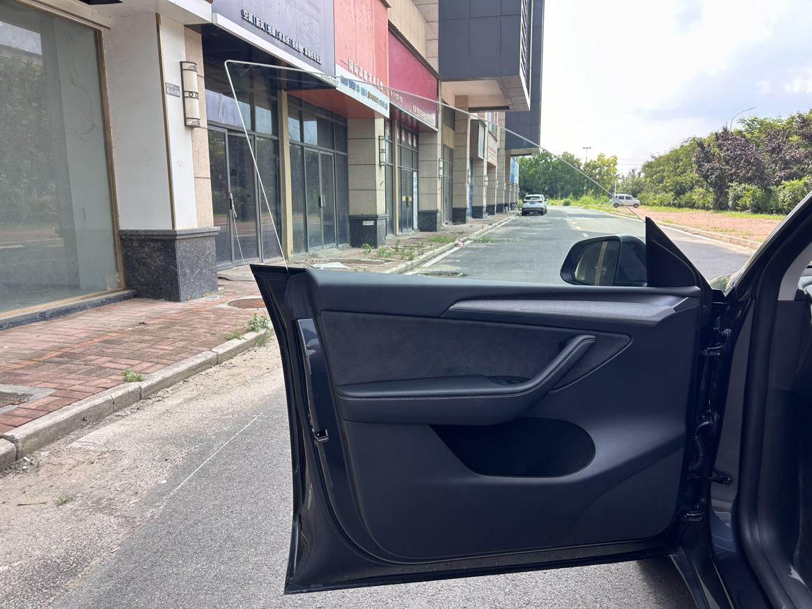 Tesla Model Y 2024 thumb 10