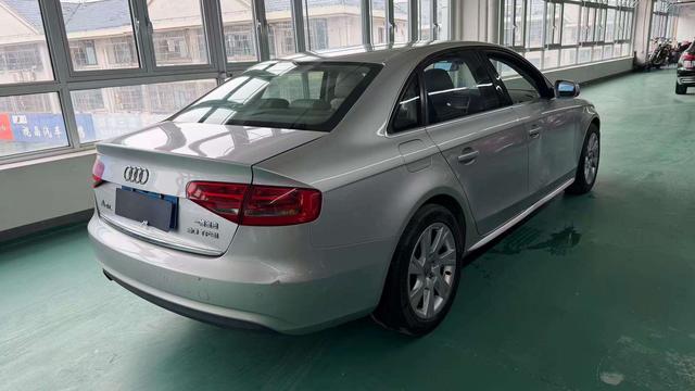 Audi A4 2013 thumb 2