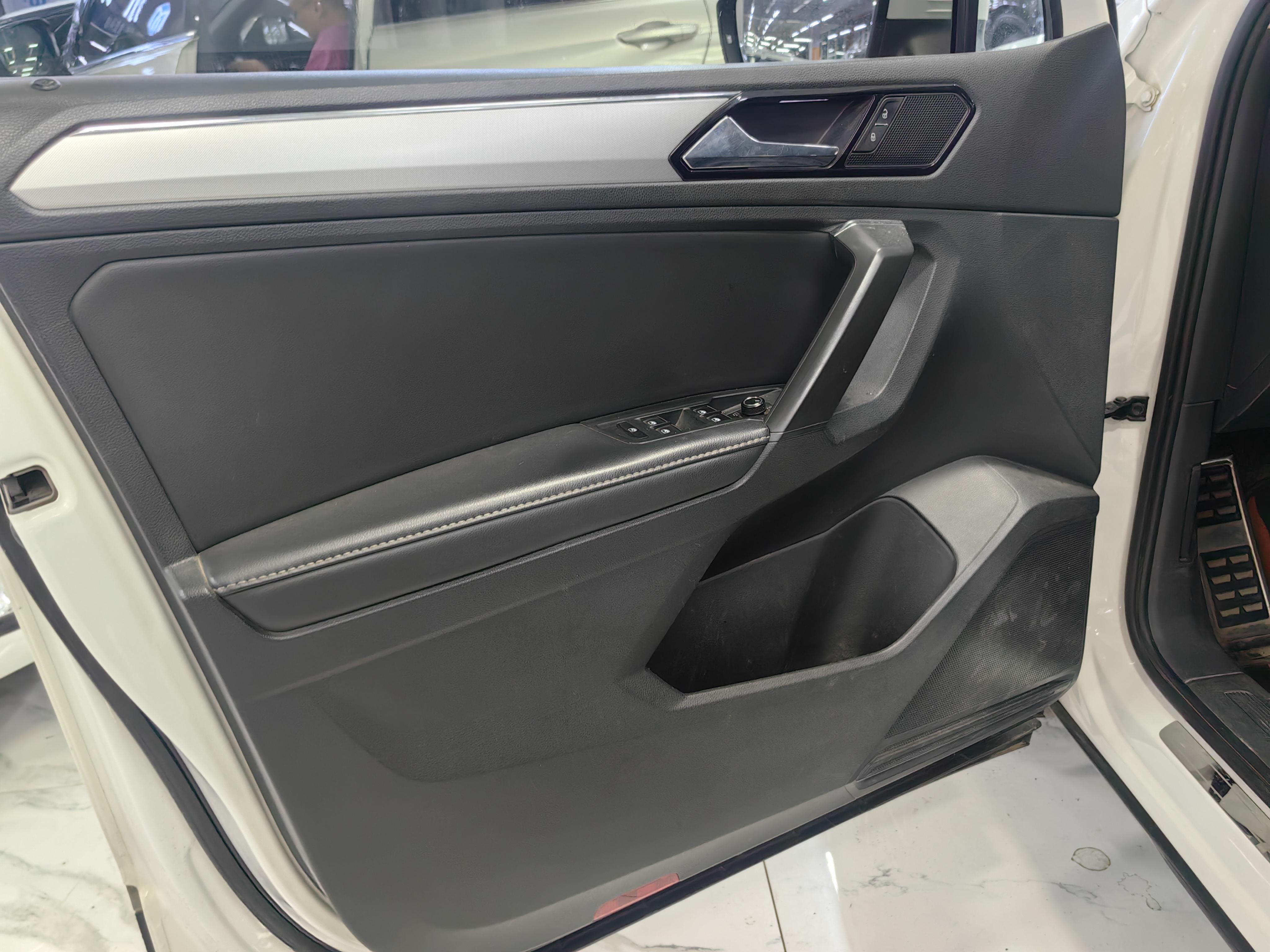 Volkswagen Tiguan 2017 thumb 3