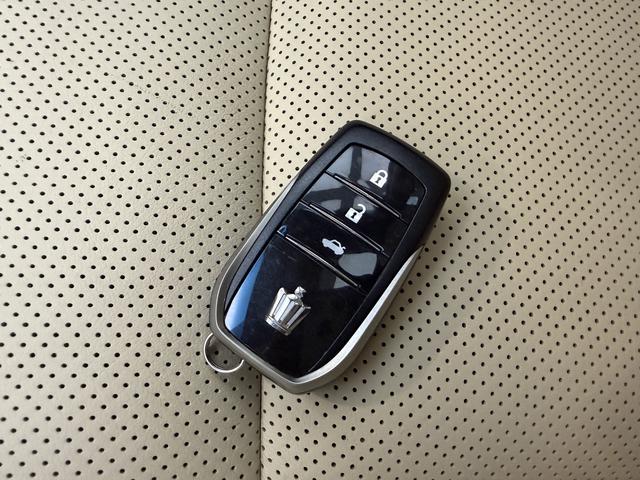 Toyota Crown 2015 thumb 9