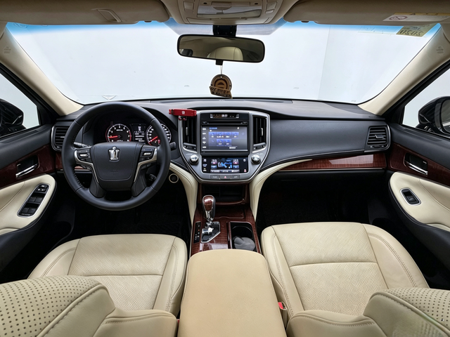 Toyota Crown 2015 thumb 12