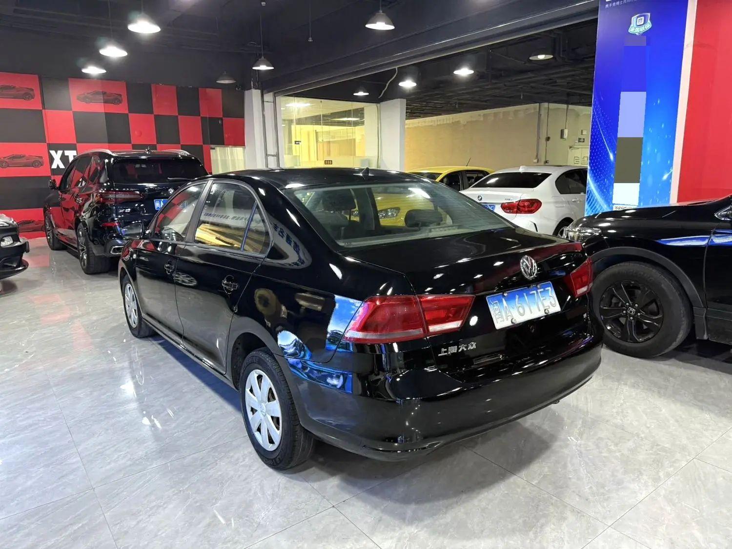 Volkswagen Santana 2013 thumb 2
