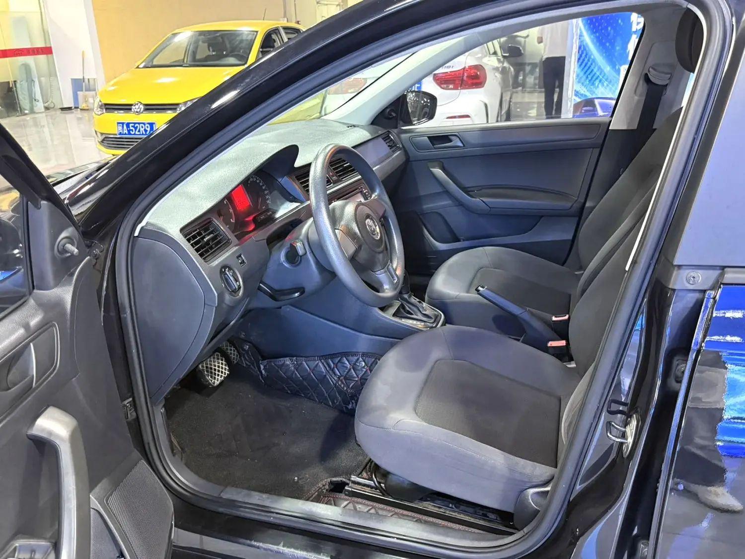 Volkswagen Santana 2013 thumb 5