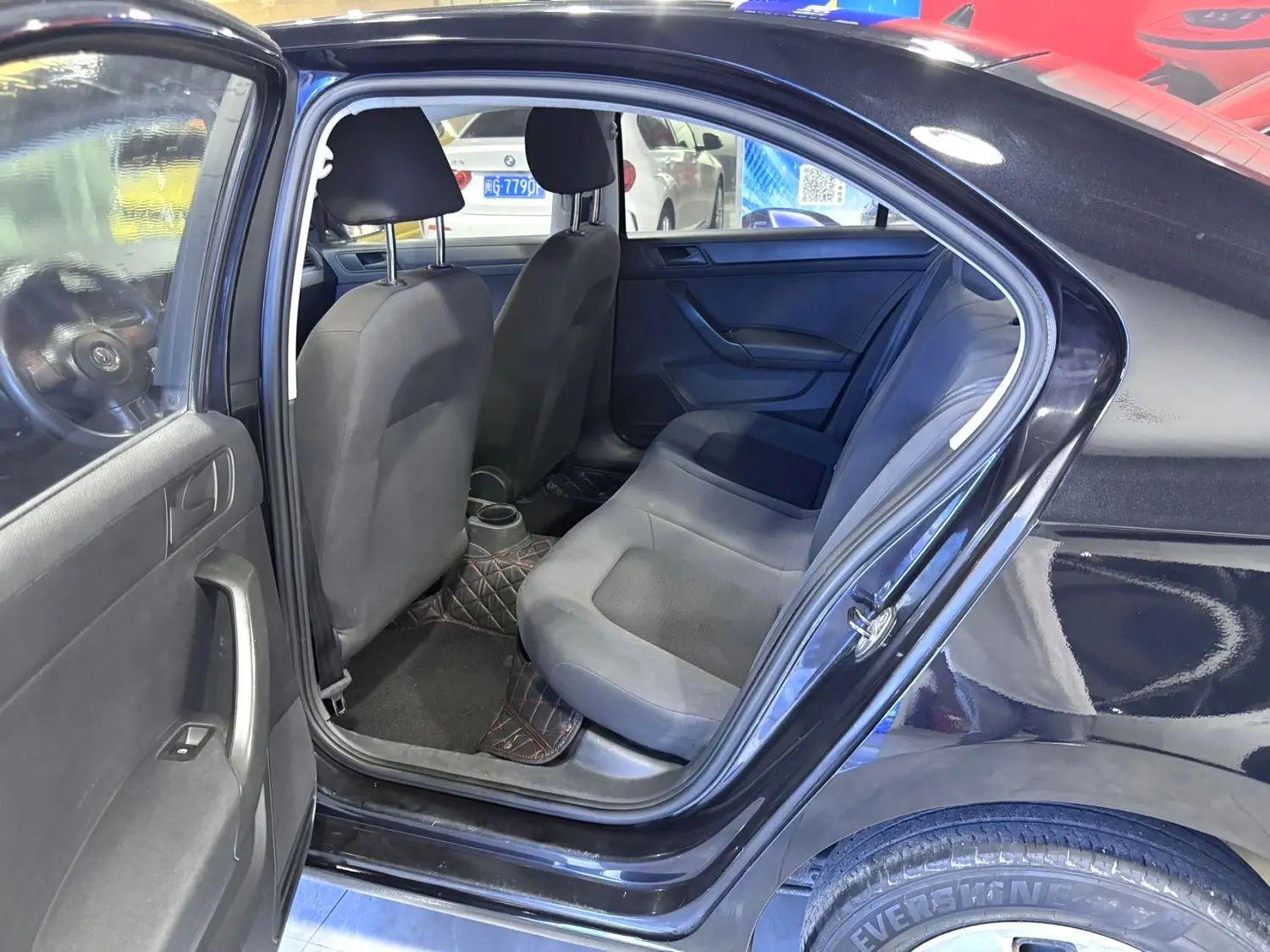 Volkswagen Santana 2013 thumb 7