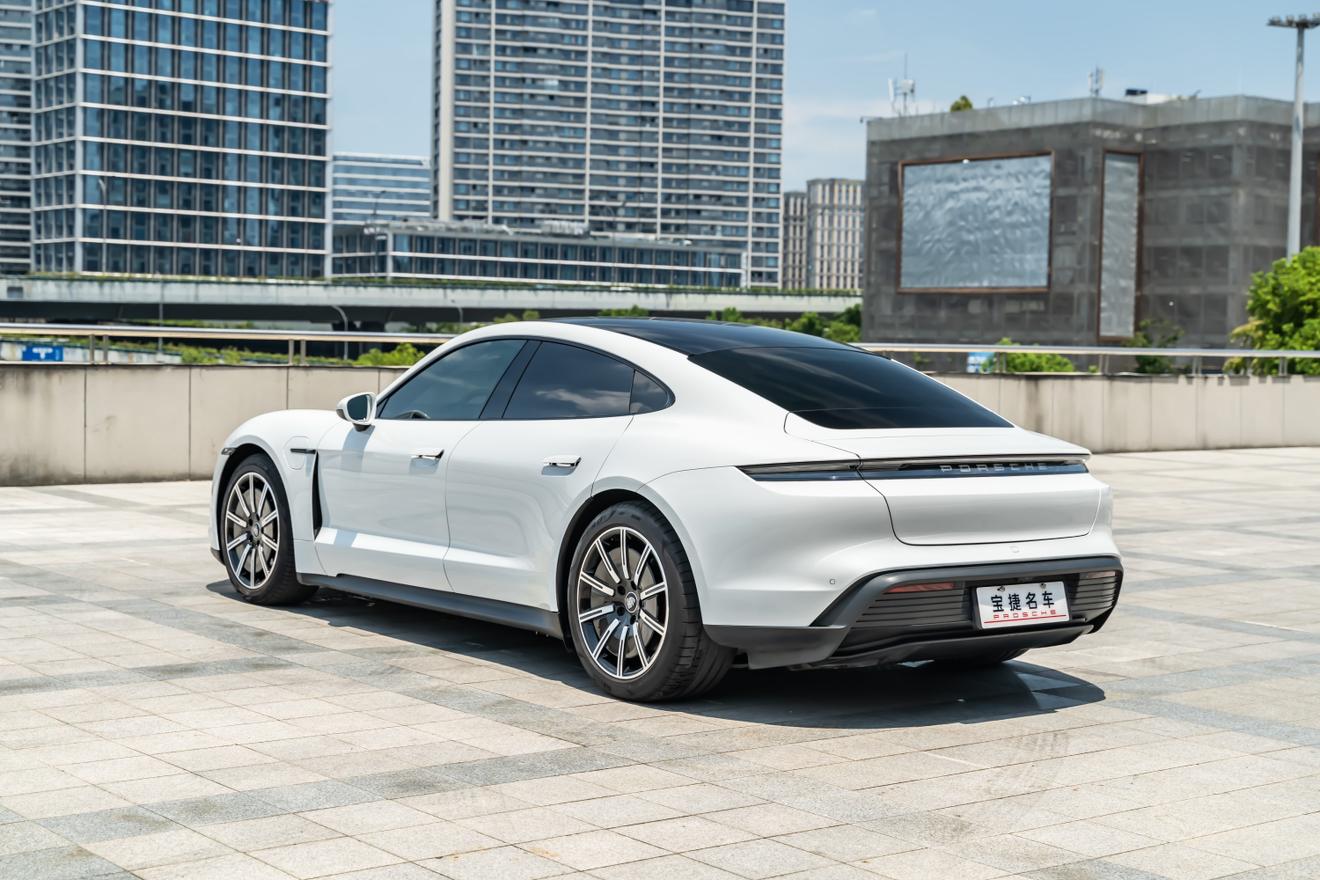 Porsche Taycan 2019 thumb 3