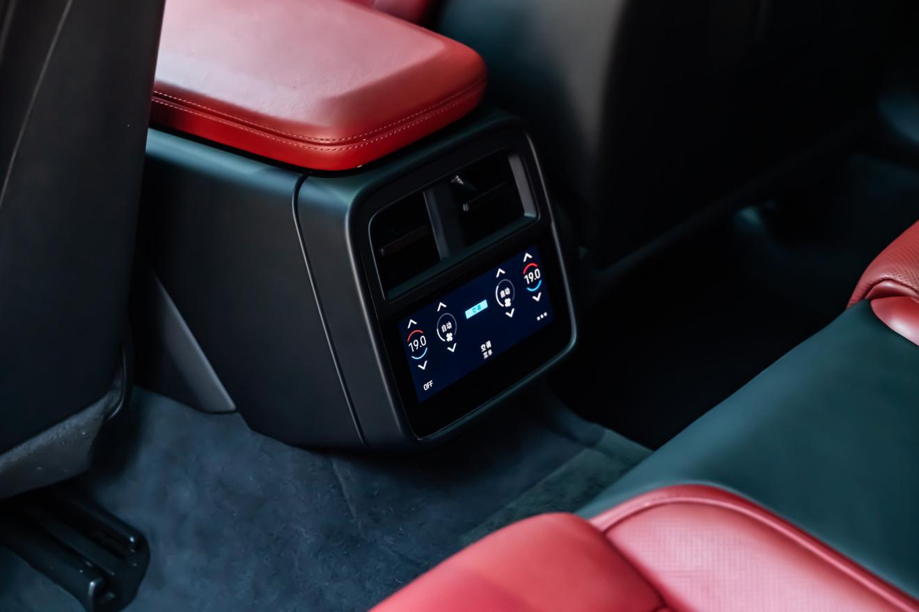 Porsche Taycan 2019 thumb 8