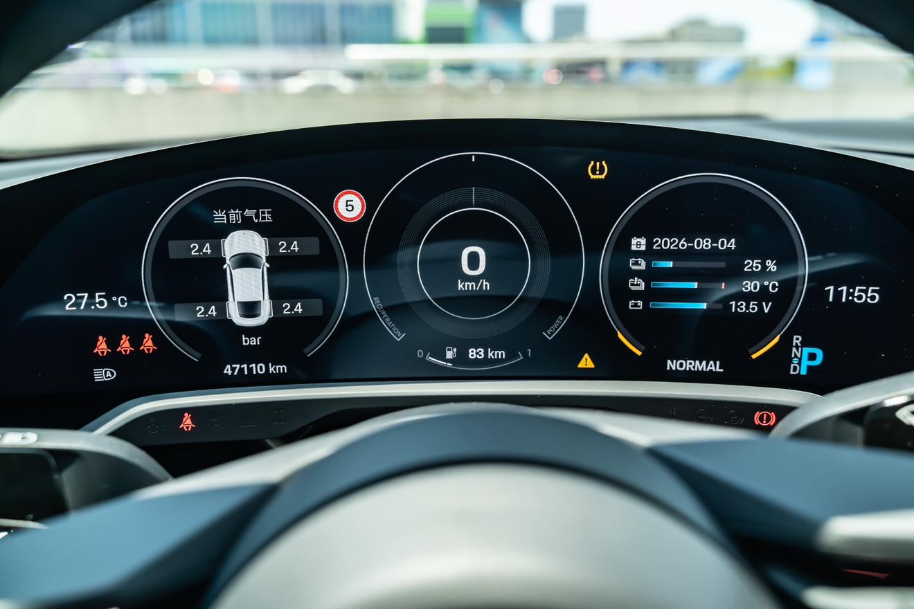 Porsche Taycan 2019 thumb 12