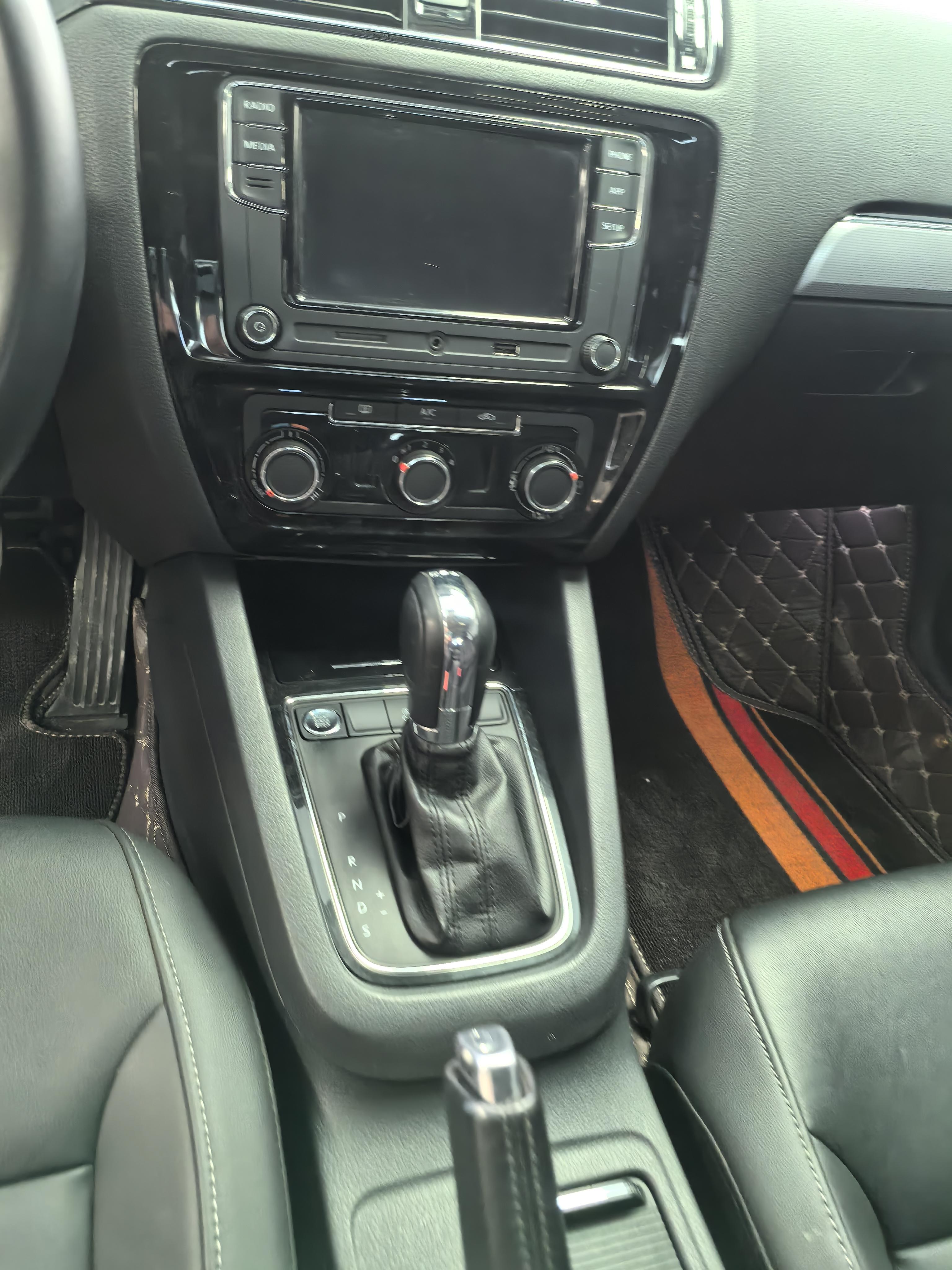 Volkswagen Sagitar 2018 thumb 6