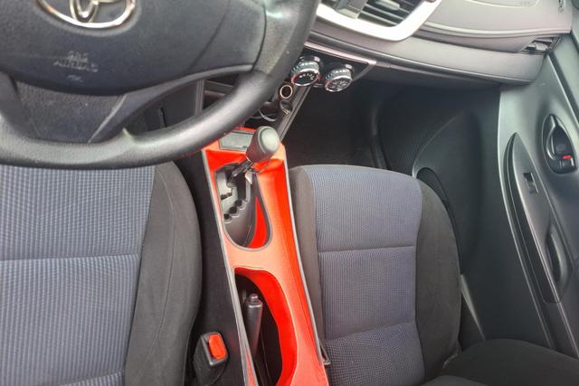 Toyota Yaris 2016 thumb 8