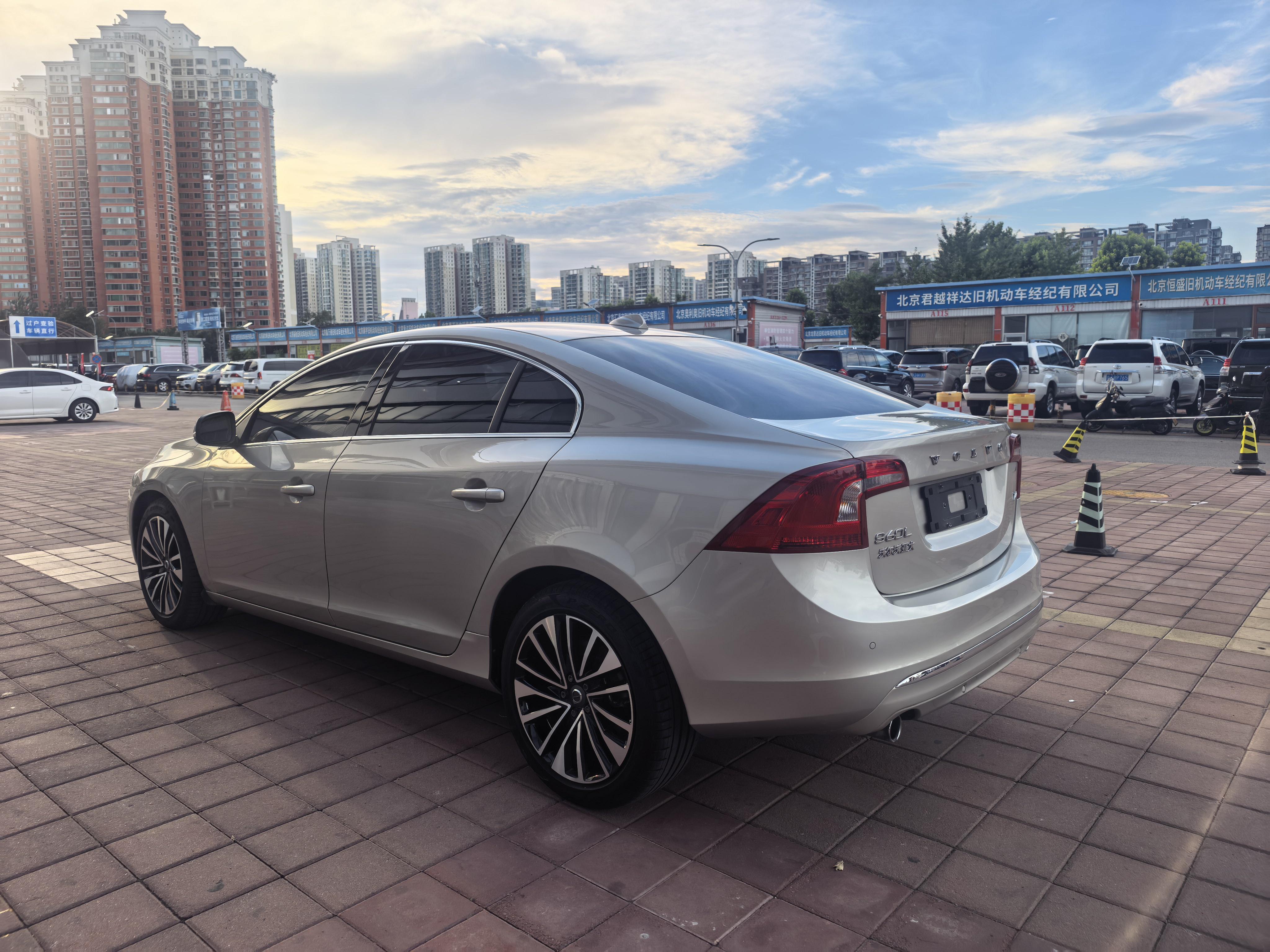 Volvo S60 2018 thumb 2