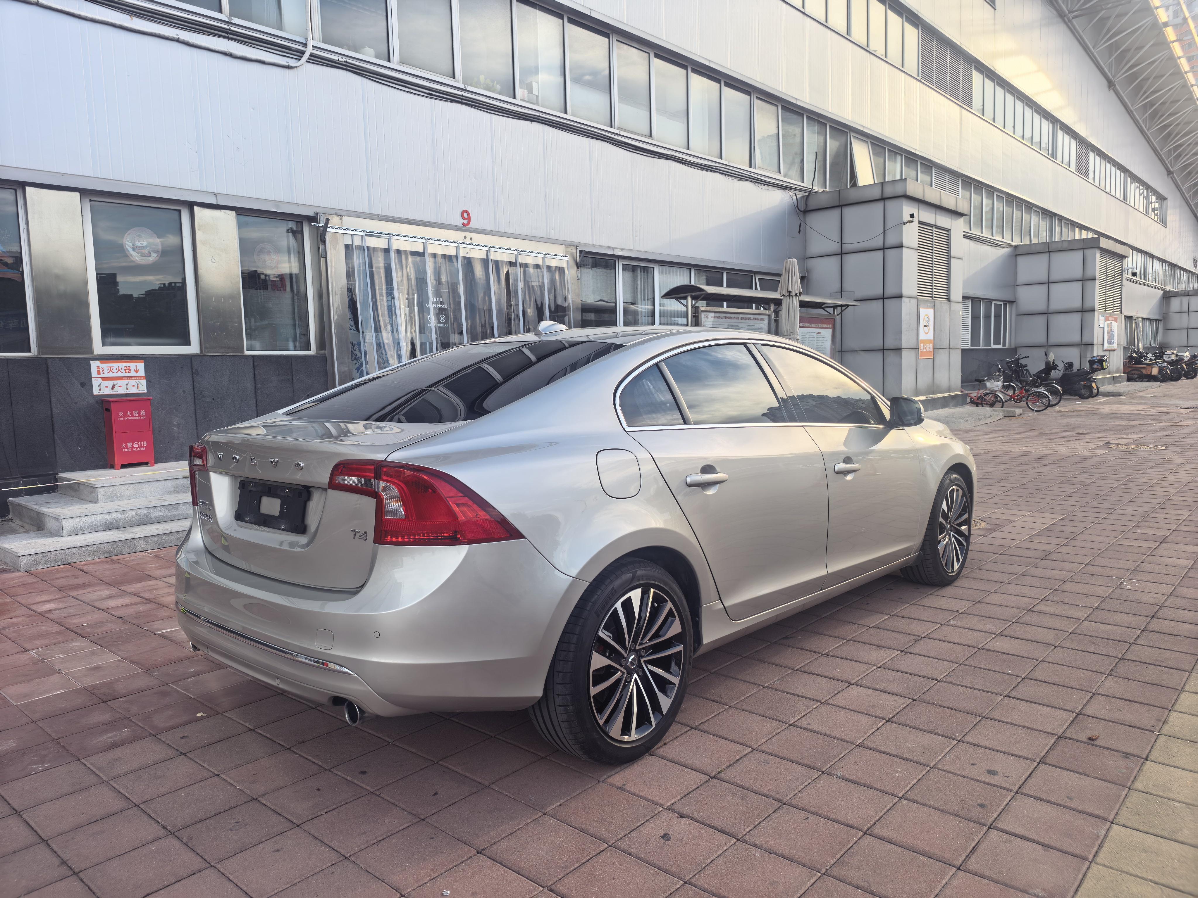 Volvo S60 2018 thumb 4