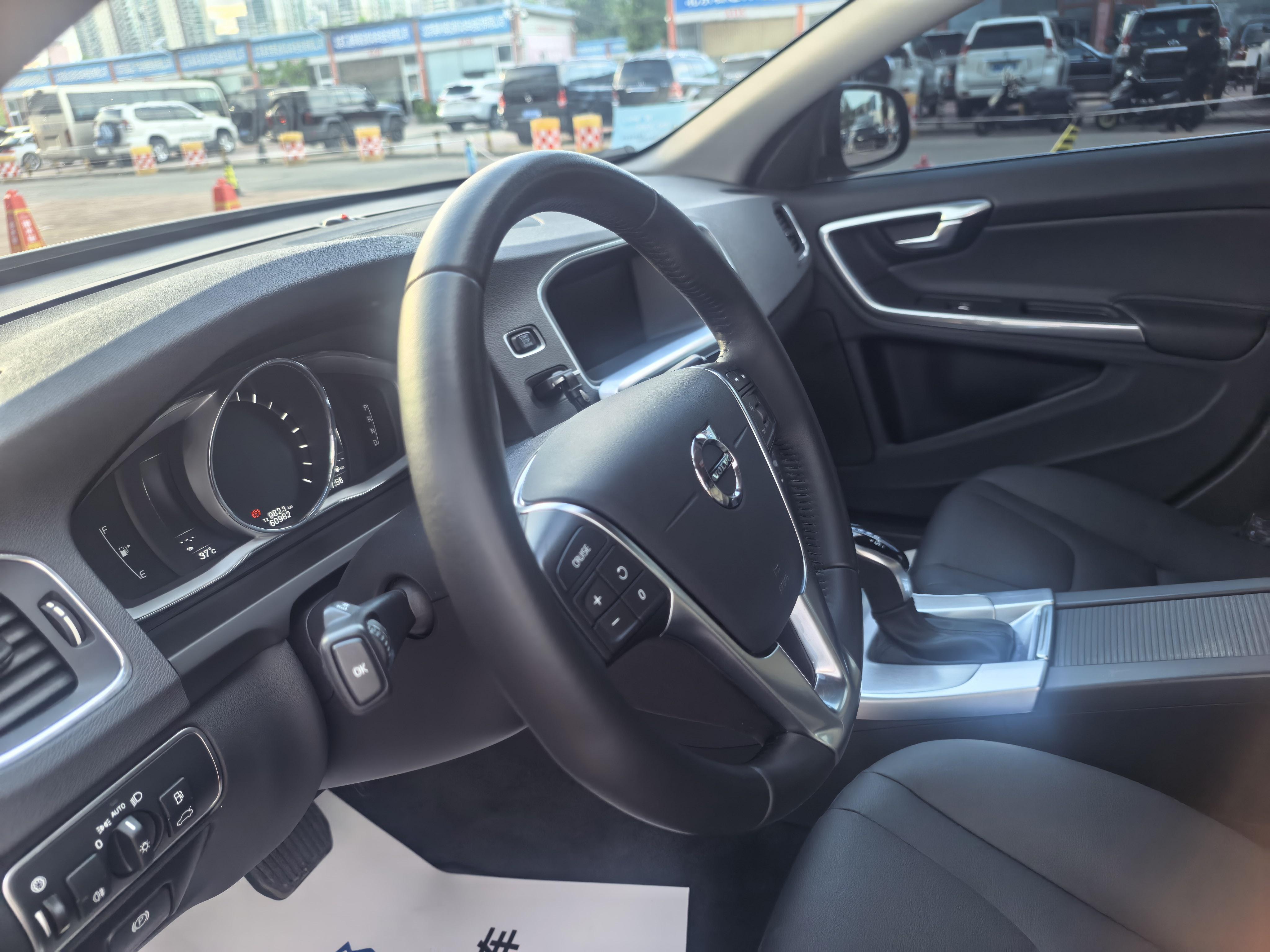 Volvo S60 2018 thumb 11