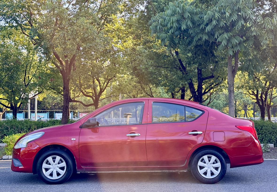 Nissan Sunny 2016 thumb 2