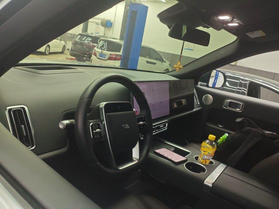 Lixiang (Li Auto) L8 2023 thumb 5