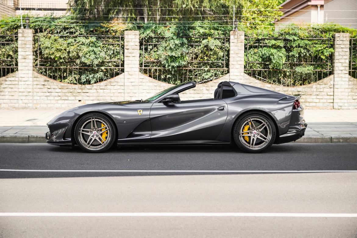 Ferrari 812 2020 thumb 2