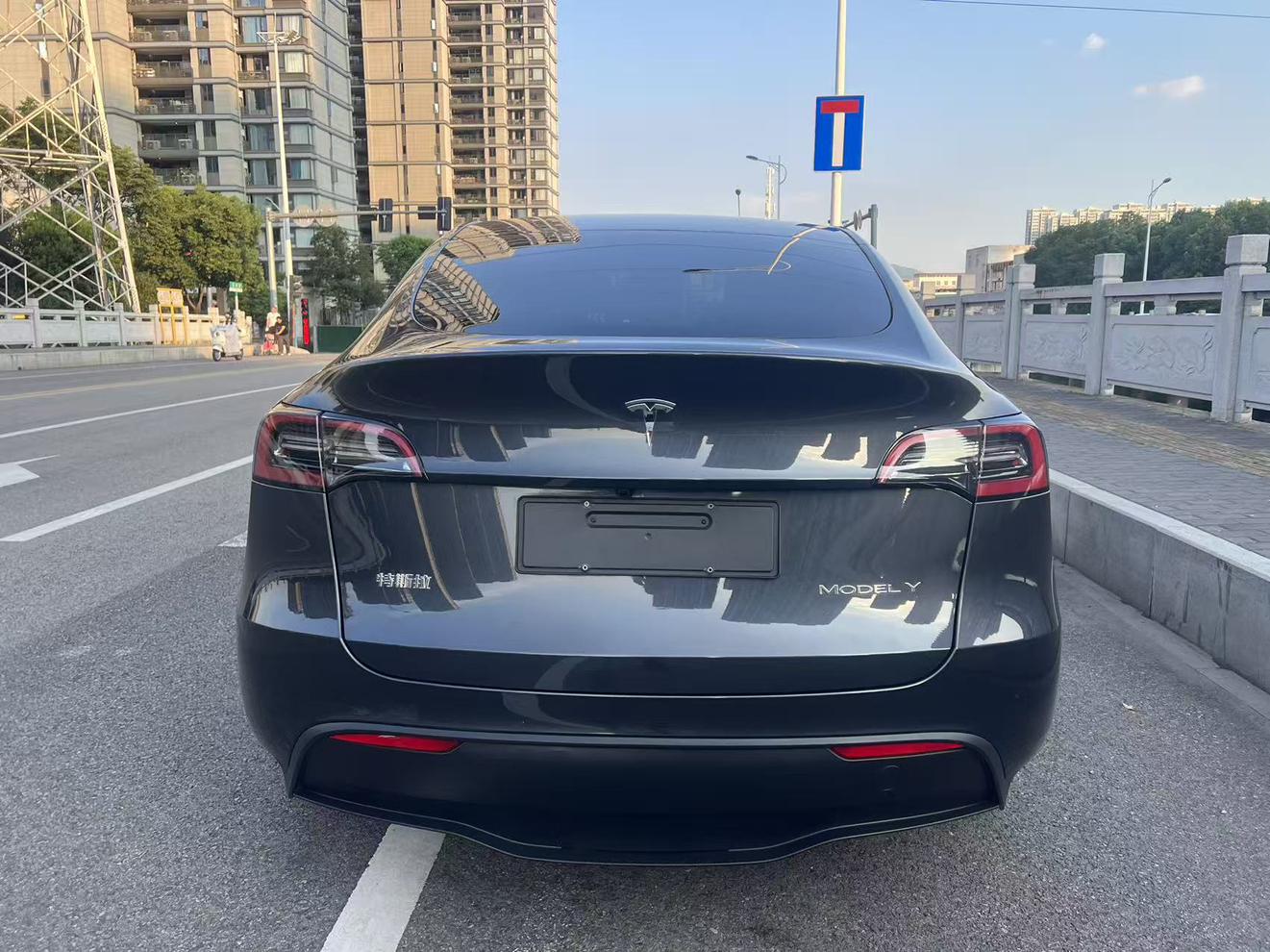 Tesla Model Y 2024 thumb 4