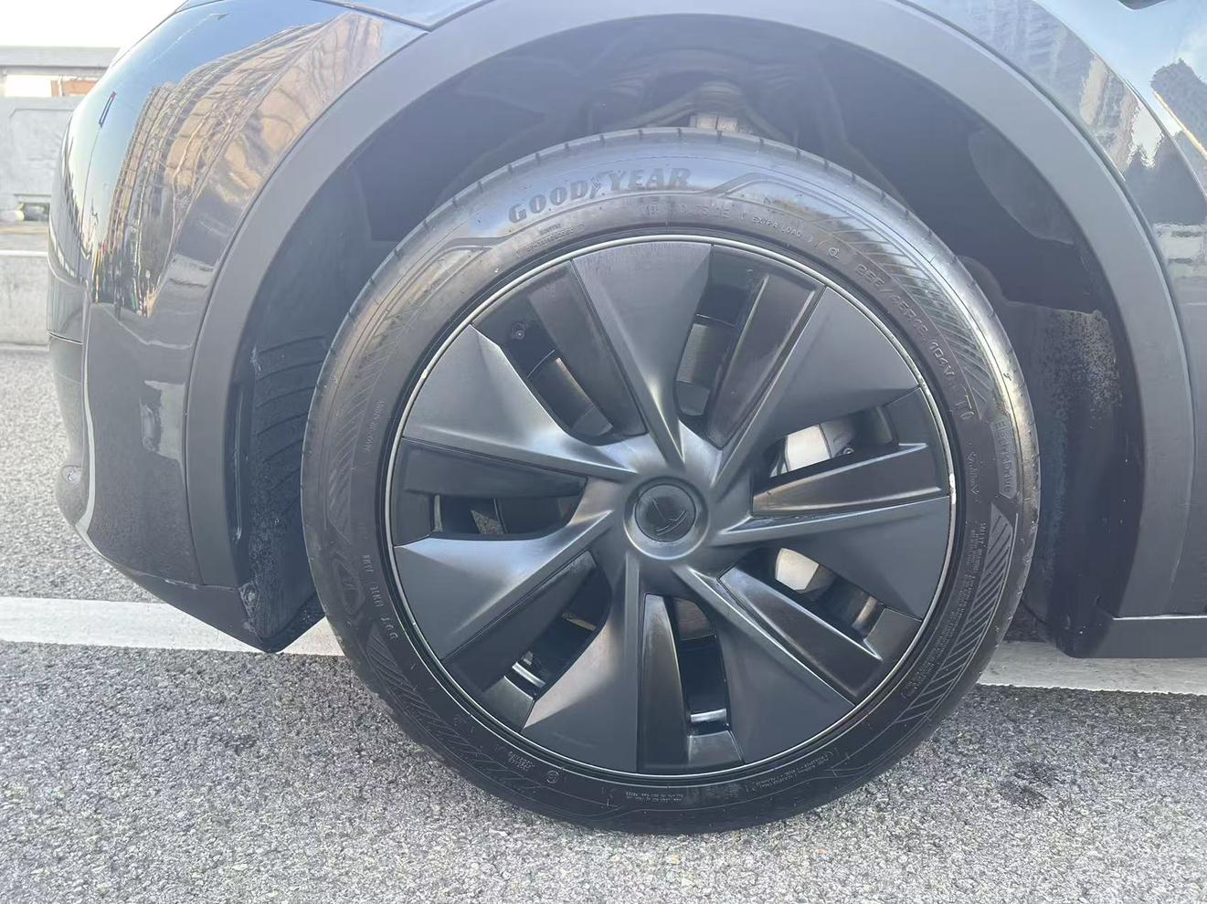 Tesla Model Y 2024 thumb 6